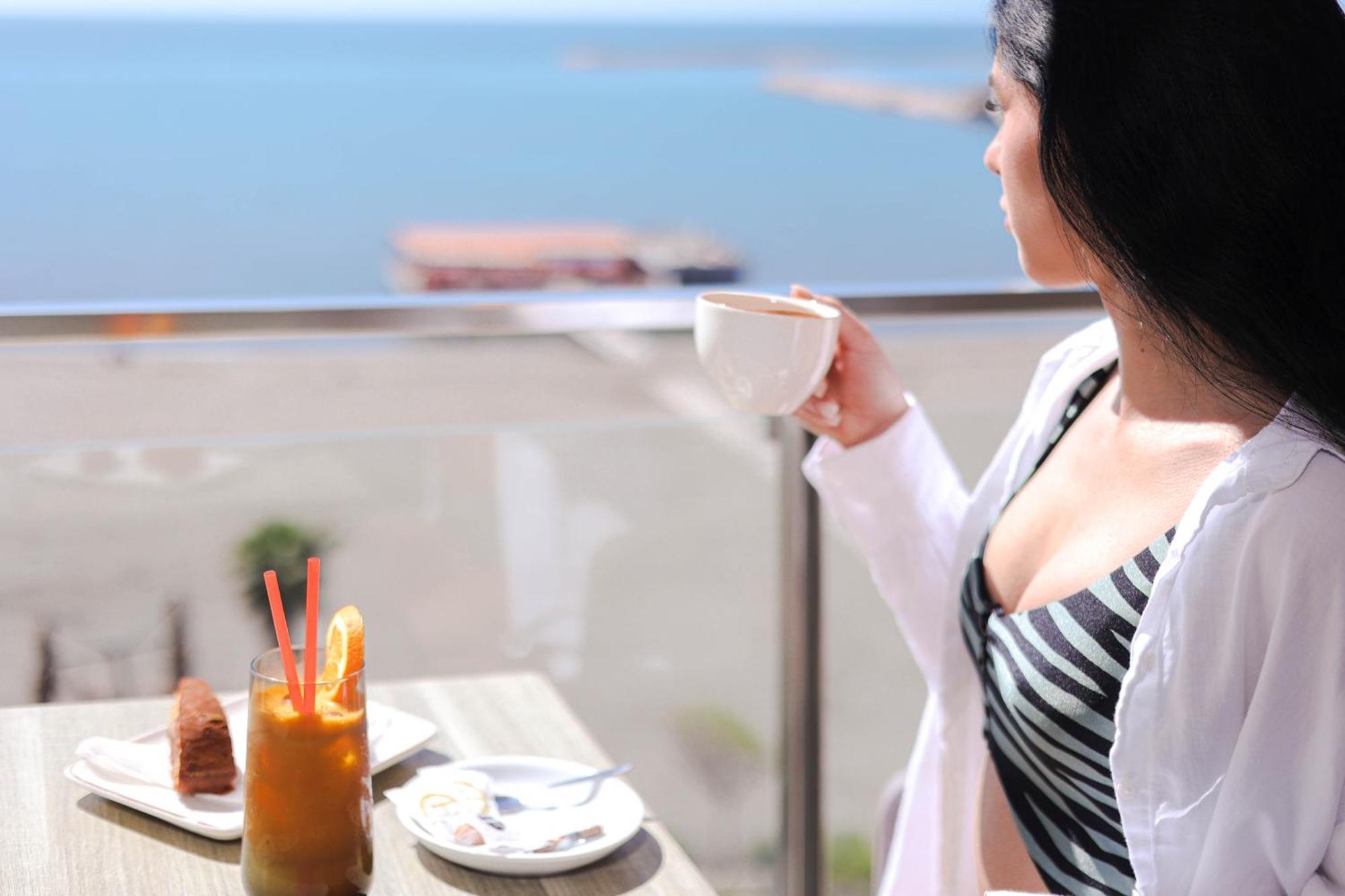 Hotel Frojd - Beach Front Resort Shëngjin Exterior foto